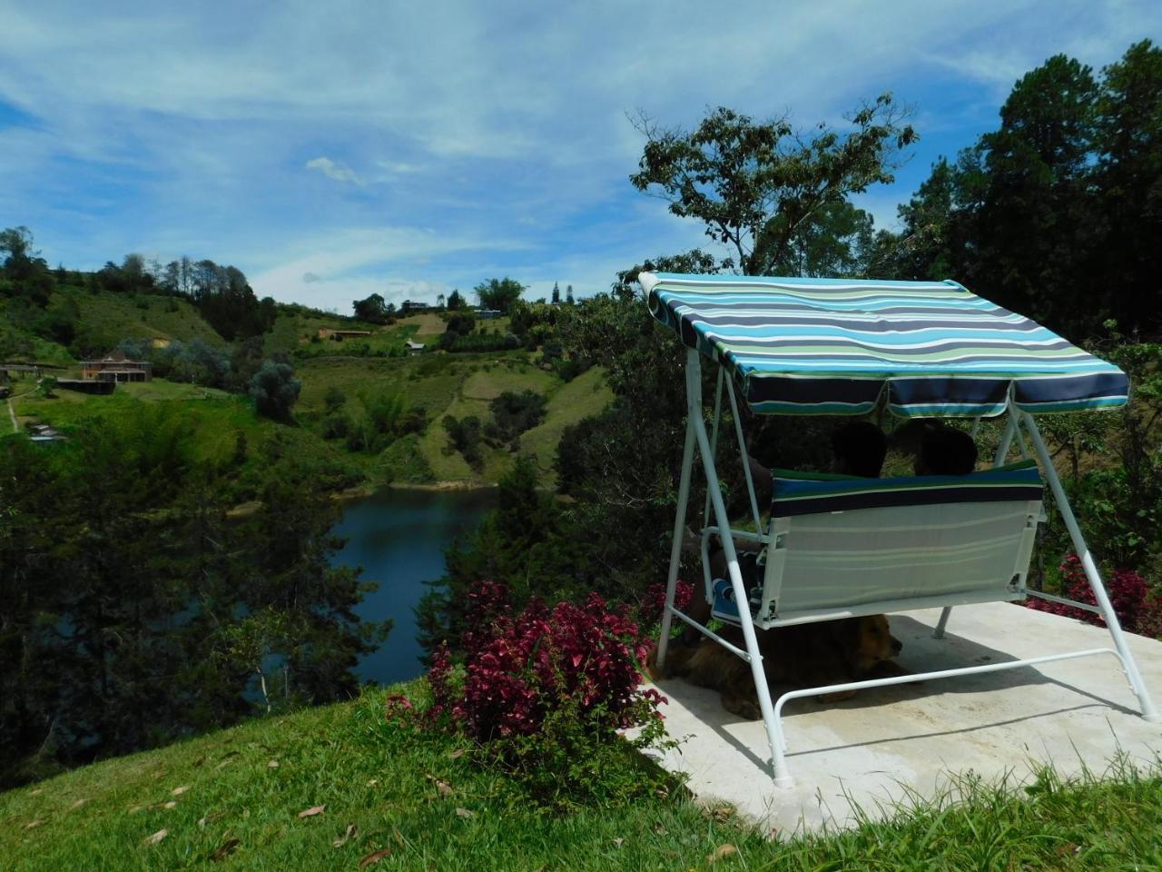 Bacoa Hostel Guatape Exterior photo